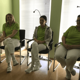 Zahnärztliche Assistentinnen hören Notfalltraining - Vortrag zu