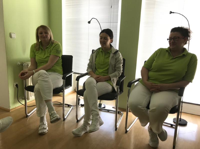 Zahnärztliche Assistentinnen hören Notfalltraining - Vortrag zu