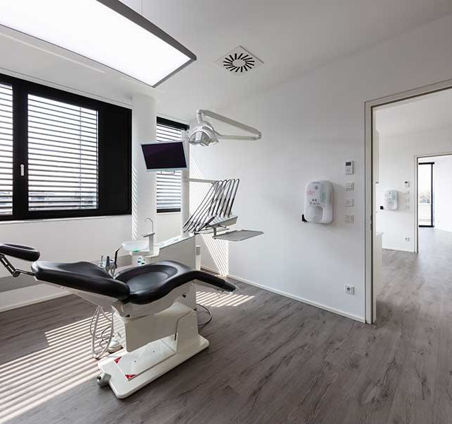 Behandlungszimmer Zahnarztpraxis Schwanenstadt