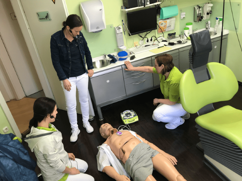 Notfalltraining in der Zahnarztpraxis Petra Sulik Schwanenstadt